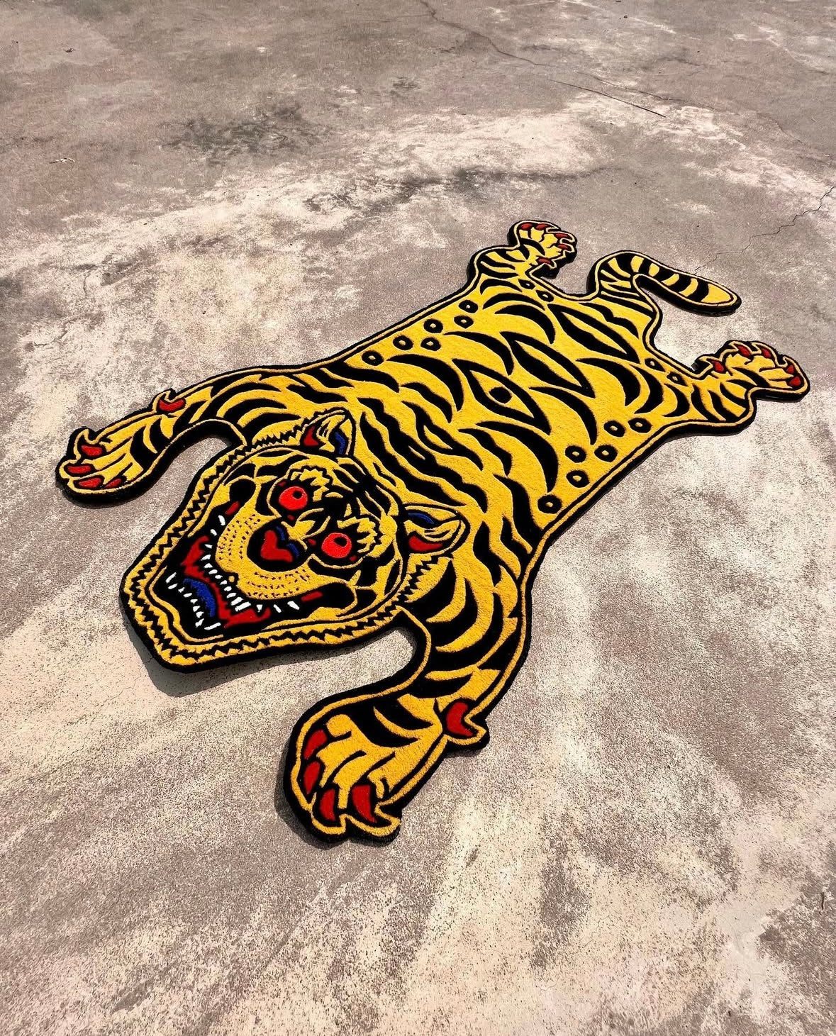 tufted rug tiger tapis tigre thailande